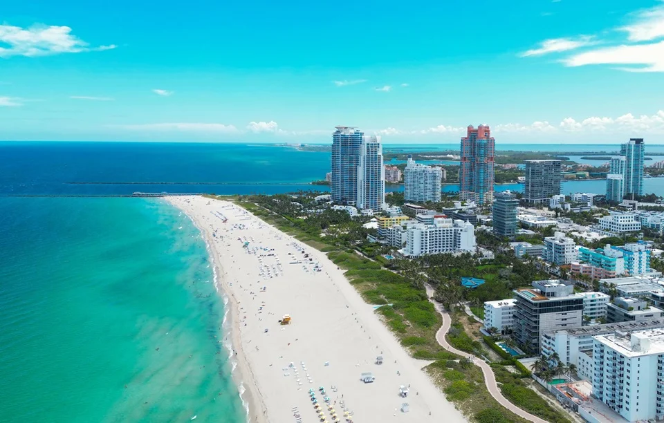Maximizing Returns with Short-Term Rentals in Miami's Luxury Segment